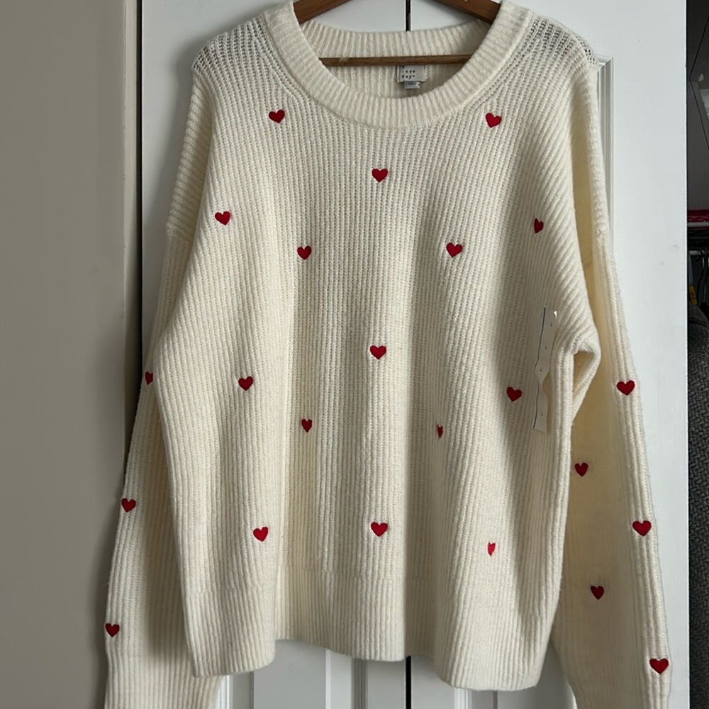Women's Crewneck Pullover Valentine's Day Sweater A New Day Cream/Red Hearts
